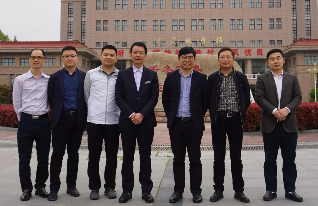 考察团先后到了中国人民解放军军事交通学院汽车士官学校,蚌埠市职业
